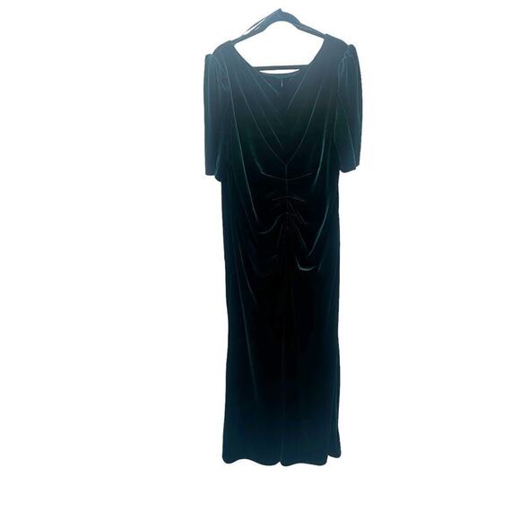 Xscape Evenings Women's Hunter Ruched Puff Sleeve Velvet Gown Size 22W NWOT - Picture 6 of 12